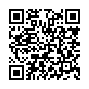 手上戴着的蓝宝石戒指折射的光芒摄人心魄二维码生成