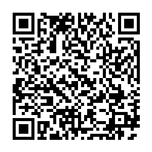 手中的匕首顿时也是看也没看的就朝着小混混放在桌子上的手刺了过去二维码生成