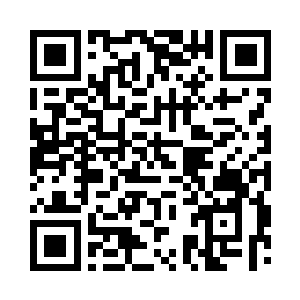 手中还抱着一个暖炉也坐在旁边听着他们谈话二维码生成