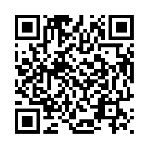 手脚并用爬在山道上往上挪的响动二维码生成