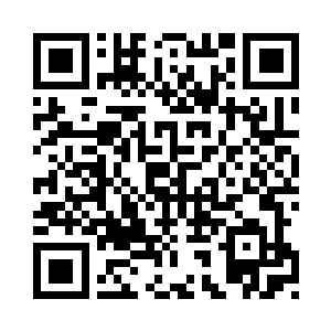 手腕上戴着好几串碧玺珠子的手串二维码生成