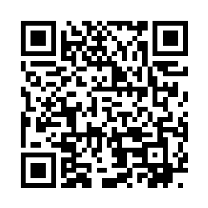 手边的海棠小几子上摆着大荷叶水晶盘子二维码生成