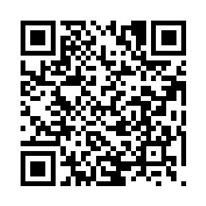 手里接过了它们今年的新款铂金镶钻手链二维码生成