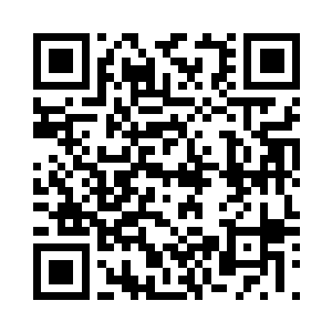 执勤的士兵看到了漆黑中打出的灯光二维码生成