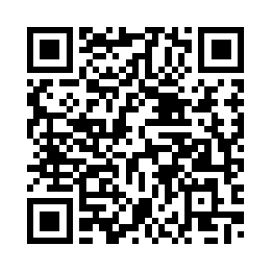 扭头在放枪的箱子里翻了几下之后二维码生成