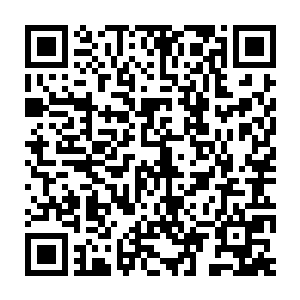 扶着椅子的手狠狠地抓着扶手仿佛要将那红木的椅子抓出几条印记来二维码生成