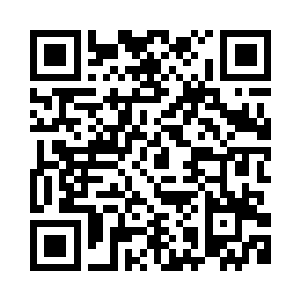 把早就准备好的巨型海报挂了出去二维码生成