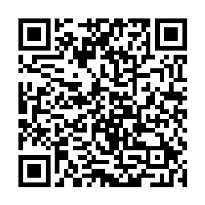 把由马芫的五行神手重新炼制而成的五行玄剑递给她二维码生成