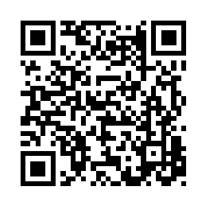 把自己的身体从栅栏的缝隙里钻进了一小半二维码生成