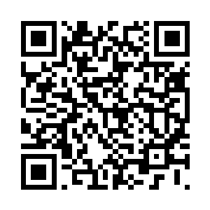 把装有小石头的玉盒递给岳横刀过目二维码生成