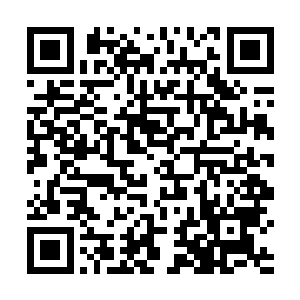 报纸的头版上就赫然印有碧丽丝和琳达抵达上海的照片二维码生成