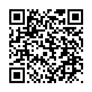 抬起手轻轻的摸着她粘在脸上的碎发二维码生成