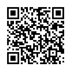 抬起眼睛来就看到了史蒂文那双隐藏在浓密眉二维码生成