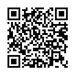 抱着步枪小心的观察对面那一大堆拿枪的家伙二维码生成