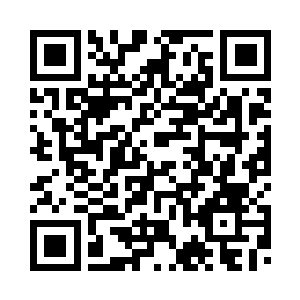 拉煤的大车在人群中缓慢地穿行着二维码生成