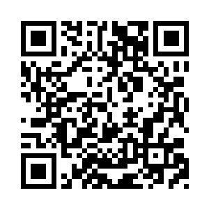 拍卖师即兴将蒙在方形物品上的黑布揭开了二维码生成