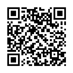 拿起了一件东西来――应该就是这个石板书吧二维码生成