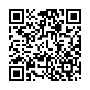 拿起餐巾姿势优雅的擦拭了一下干净的嘴角二维码生成