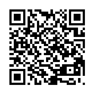 挨着地板的小脚丫子也是冻的紫青一片二维码生成