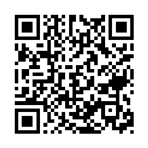 掌柜的还带了一小篮子玫瑰花瓣放在桌子上二维码生成