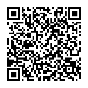 接着他又将用加过糖的葡萄汁和极少量的天下无双调配好的果汁隔水加热二维码生成