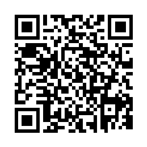 接着便在更衣室里自己的位置上坐下来二维码生成