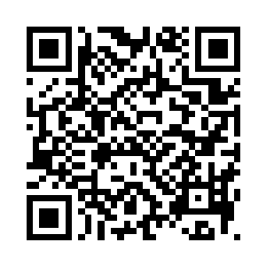 接着将王瑶他们带到一间练功房里二维码生成