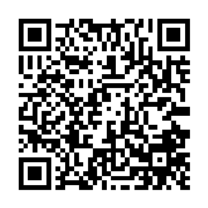 接着我的目光就落在了身后还插在石门中的金簪子上面二维码生成