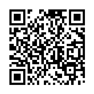 推着自行车的母女两人显然也看了眼夭华二维码生成