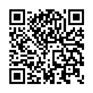 握剑的手因为过于白皙露出了干净的青筋二维码生成
