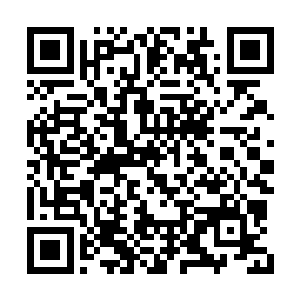 握着月影刀平静的朝水玲玲等人的方向飞了过去二维码生成