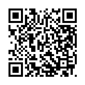 放在胸前背带中间固定锁扣上的小袋子里二维码生成