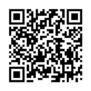 政府军的士兵们取来了军粮和食品罐头二维码生成