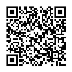 整整五把天罡业火剑排成一排悬浮在太史丹的头顶二维码生成