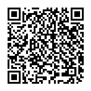 斯图里奇在距离伯恩利球门大约三十五米的地方将足球传给了距离他三米的荣光二维码生成