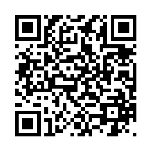 新生们带着行李兴高采烈地跟上去了二维码生成