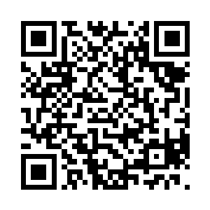 方才那一掠而过的黑影凭空出现在洞口二维码生成