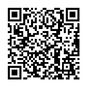 旁边一个等着照相的地勤战士自然而然的接口回答道二维码生成
