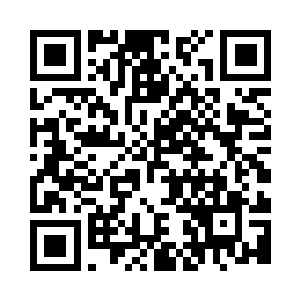 旁边不远处的其他赌桌上还有更多的人二维码生成