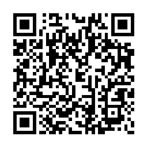 旁边的女人却一直小心翼翼地留意他的神情变化二维码生成