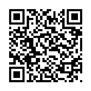 旋即一掌拍在附近一陌生人的肩膀上二维码生成