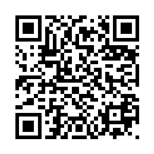 无名老者坐在一边蹙着眉头看着某娃二维码生成