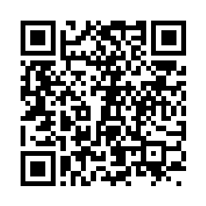 无意间瞥见小泥人捧着本书在那里擦眼泪二维码生成