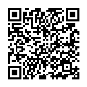 无数的子弹顿时好像瓢泼一样朝三艘快艇前面抛洒过去二维码生成