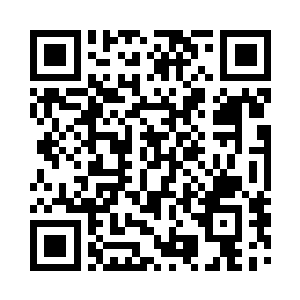 无数的观众看着比赛场地上面众人的反应二维码生成