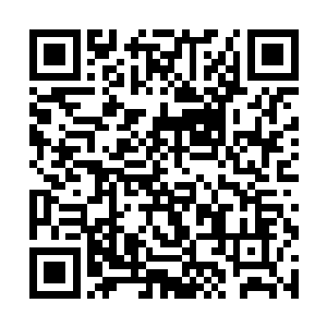 无良大叔将手中的暖玉牌和判官笔随手丢在了桌子上二维码生成