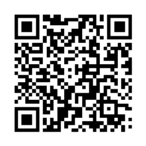 无论是上面流动的墨彩还是衣服的样式二维码生成