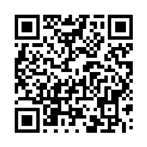 日月双刀与对方手中的铁锤碰撞在一起二维码生成