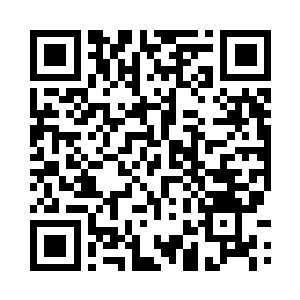 时不时还有全副武装的警察巡逻走过二维码生成