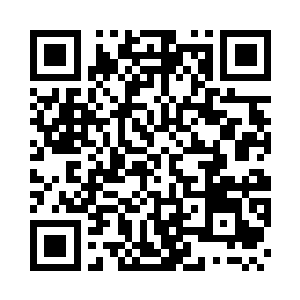 昆明一辆老旧的福特汽车从远处驶来二维码生成